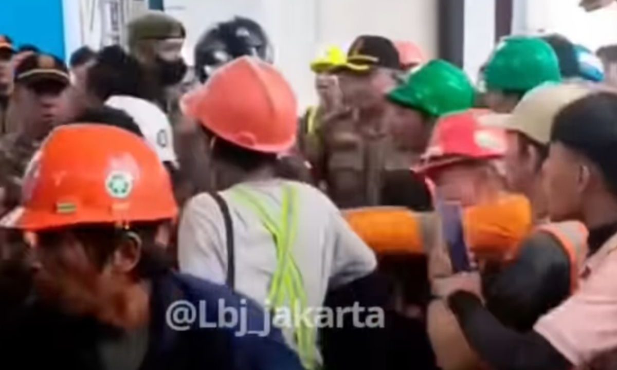 Petugas Satpol PP terluka dalam penertiban parkir liar di Jaksel