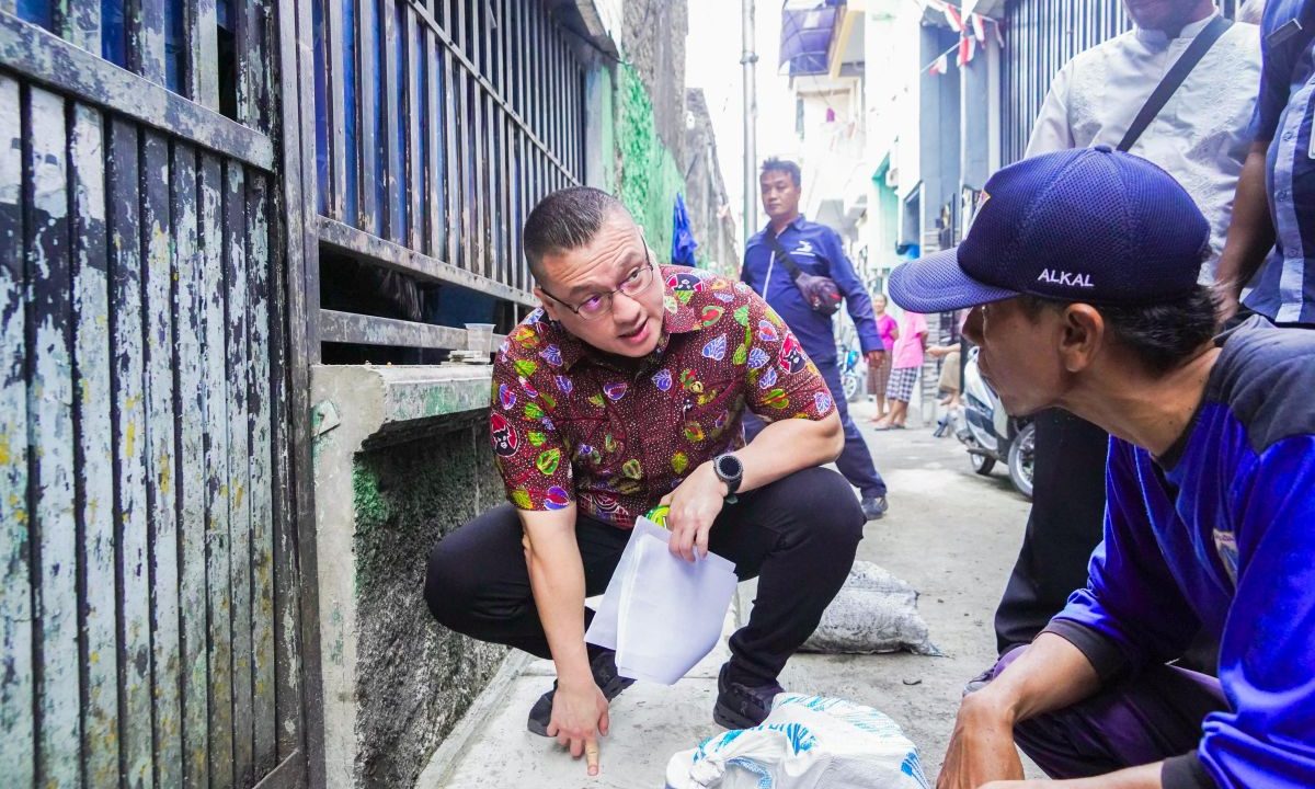 Legislator tinjau pengerjaan saluran air di Jelambar Baru Jakbar