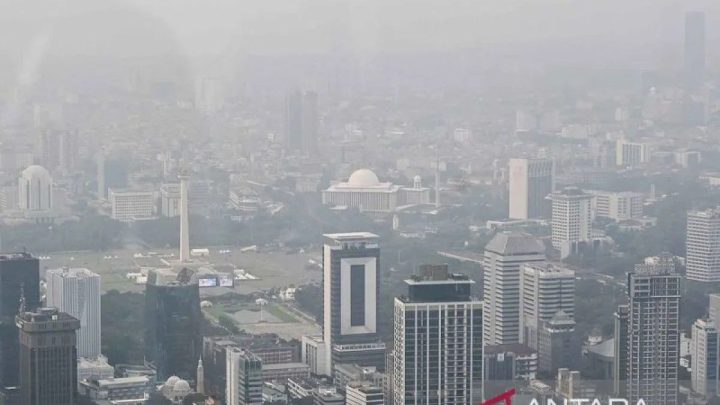 Senin, kualitas udara Jakarta masuk tiga besar terburuk di dunia