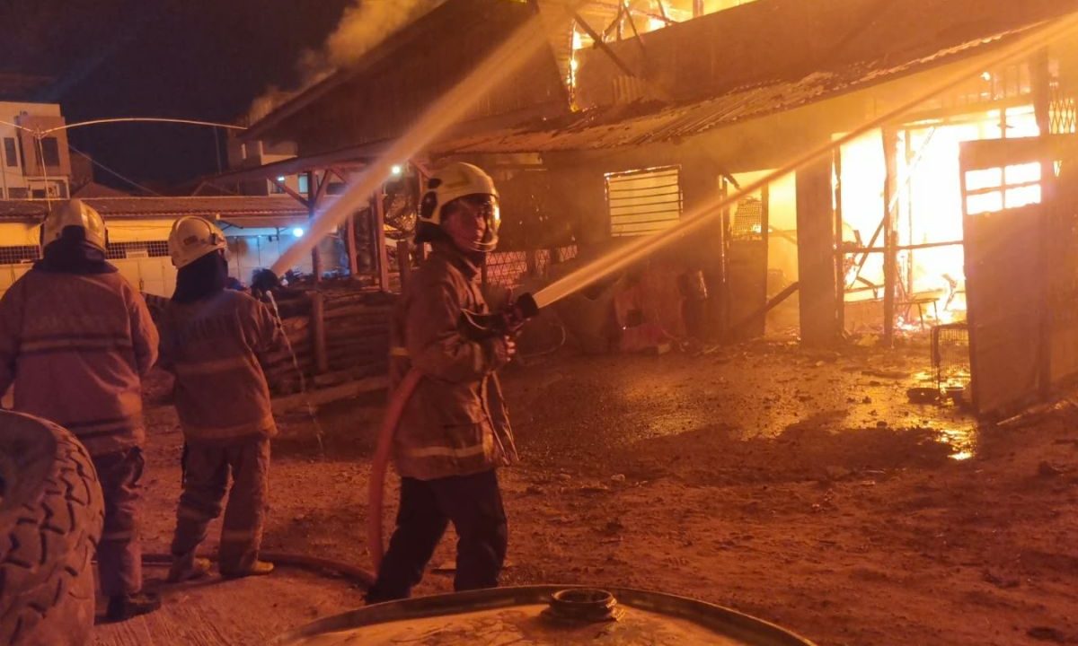 Kerugian kebakaran gudang kayu di Muara Angke Jakut capai Rp1 miliar