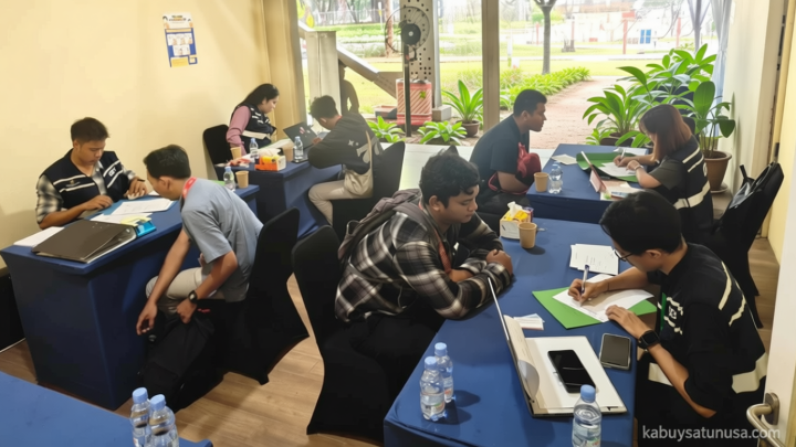 Historic Moment: Hari Pertama Dibuka Kembali, Posko Blok 15 Terima 102 Laporan Pekerja Eks Hotel Sultan