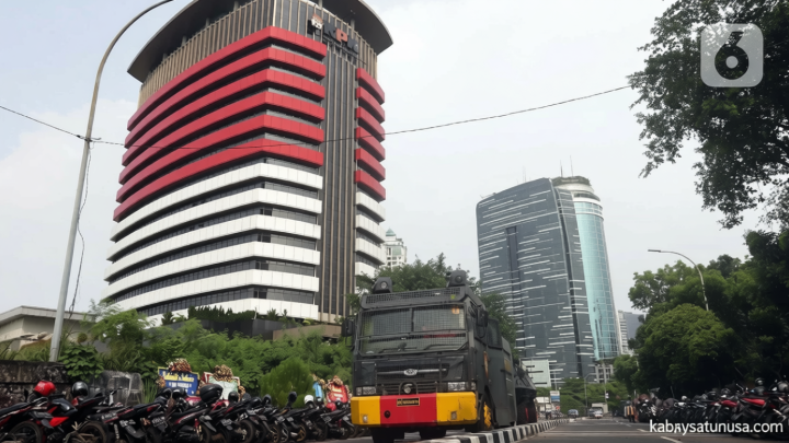 Important Visit: Penyidik KPK Geledah Kantor Imigrasi Denpasar, Bawa Barang Bukti Tiga Koper
