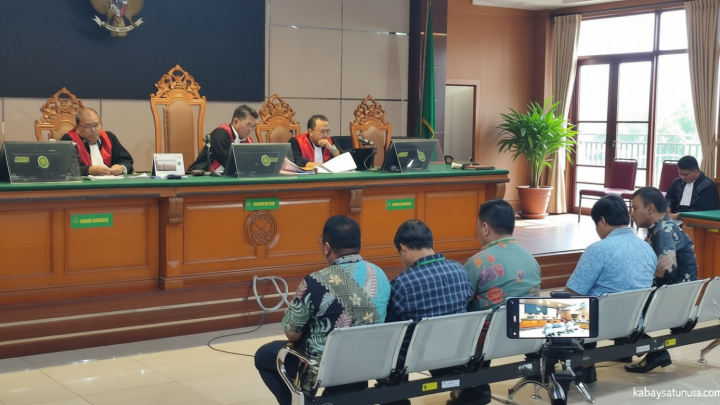 Meeting Results: Silang Pendapat Uang Korupsi Bupati Bekasi: Kubu Ade Kuswara Klaim Utang, Jaksa Tegaskan Uang Pengaturan Proyek
