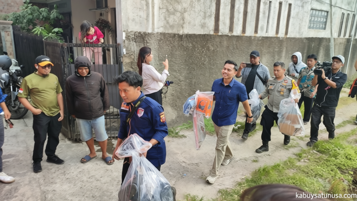 Solving Problems: Polisi Bawa Pakaian hingga Helm dari TKP Perempuan Disekap Pacar di Bandung