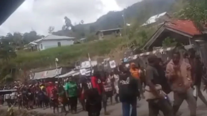 New Policy: Penjelasan TNI, Kronologi Ibu Hamil Tewas saat Baku Tembak di Papua