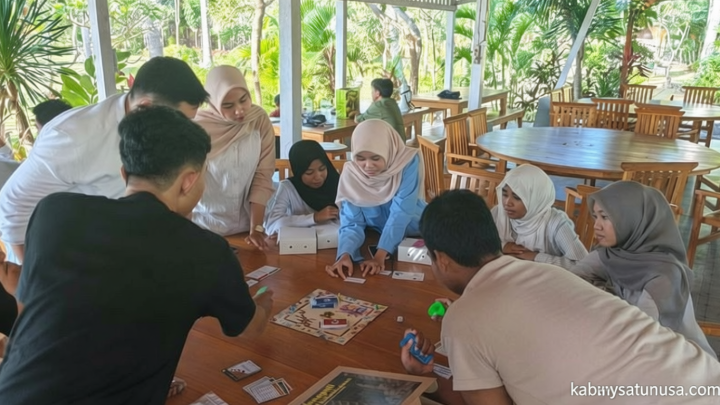Meeting Results: Tingkatkan Literasi Iklim, Unhas Ajak Siswa Belajar Adaptasi Perubahan Iklim Lewat Game Monopoli