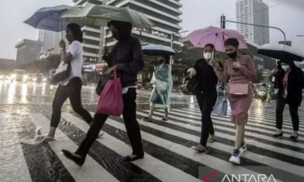Jakarta diperkirakan cerah berawan hingga hujan ringan pada Senin
