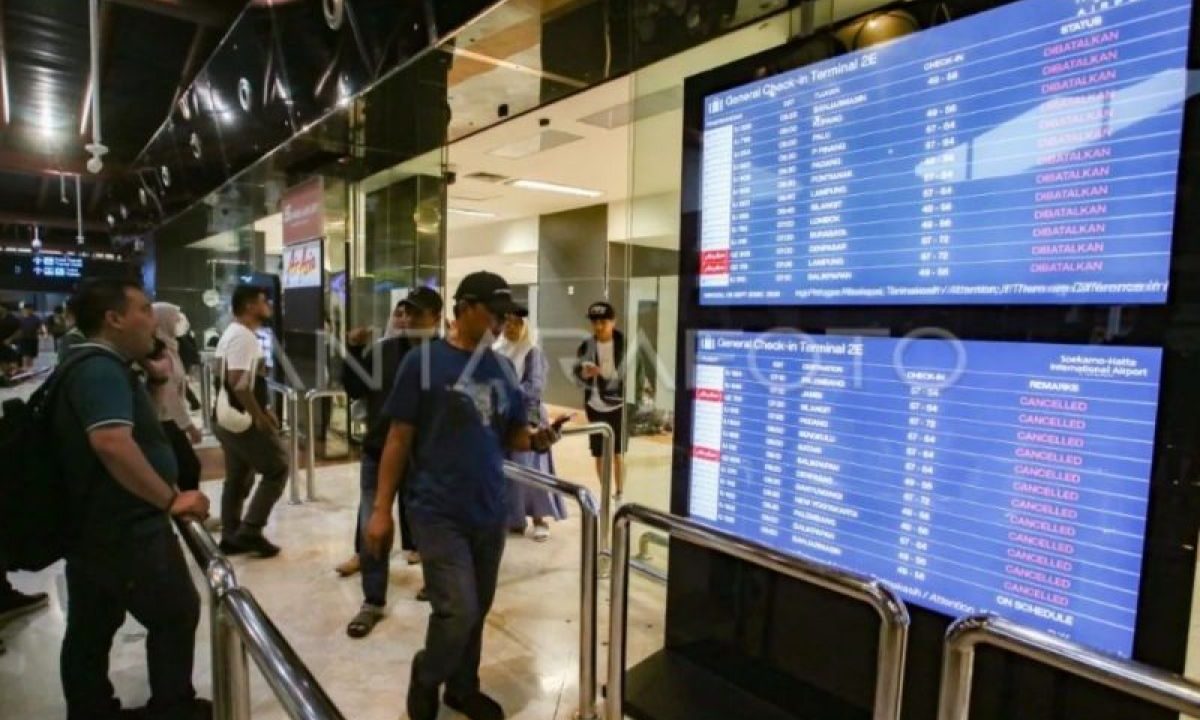 51 penerbangan di Kualanamu alami penyesuaian akibat abu vulkanik GAK