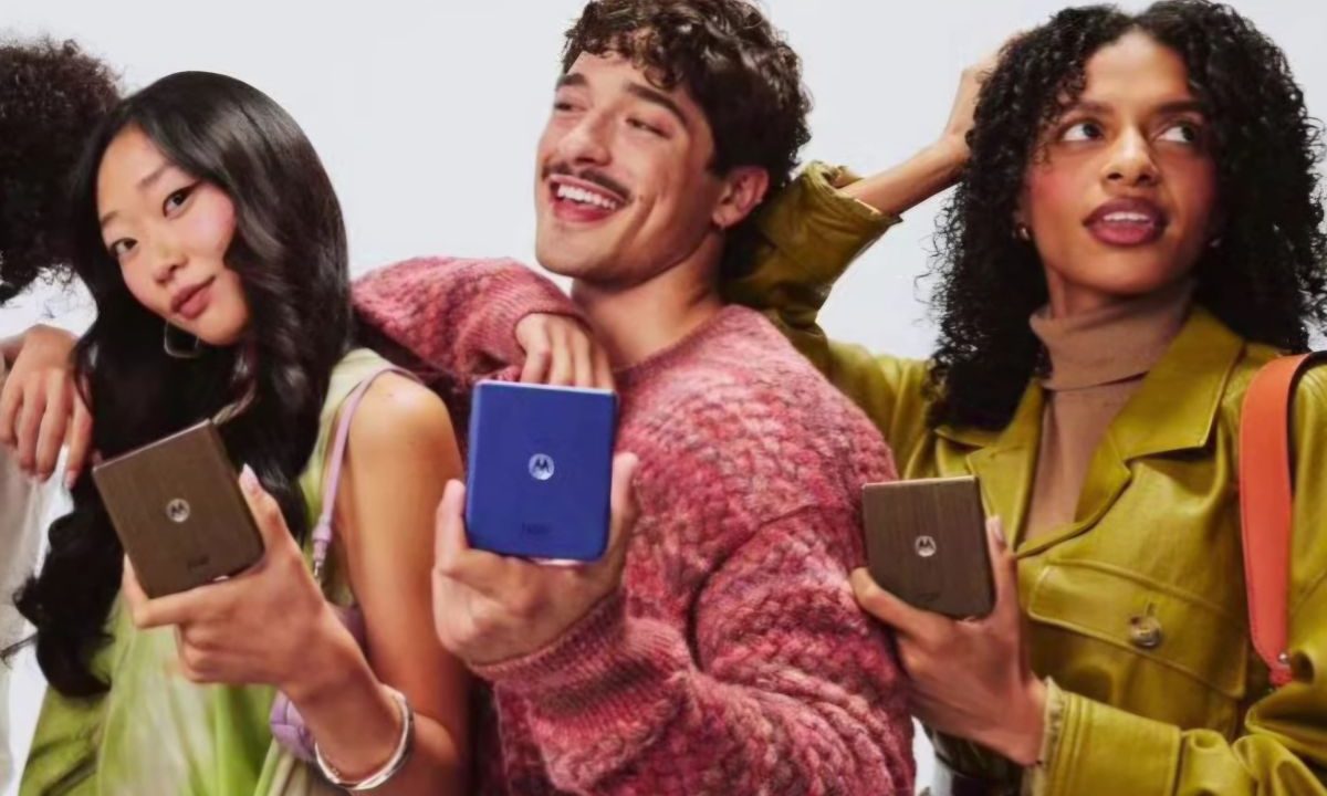 Motorola bocorkan ponsel lipat Razr terbaru dengan desain mirip buku