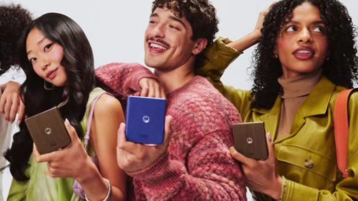 Motorola bocorkan ponsel lipat Razr terbaru dengan desain mirip buku