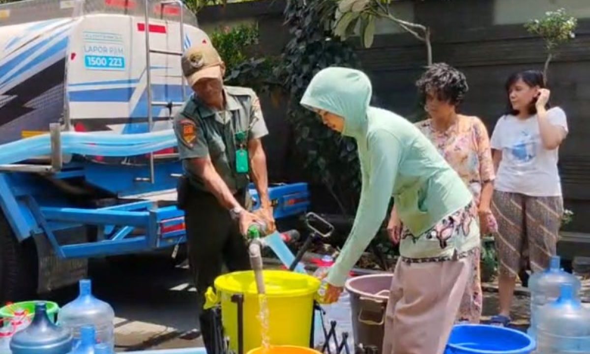 Pemkot Jaktim siapkan truk tangki untuk antisipasi krisis air bersih