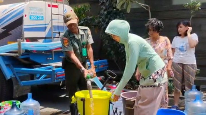 Pemkot Jaktim siapkan truk tangki untuk antisipasi krisis air bersih