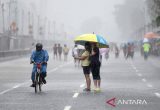 Kenapa setelah kena hujan badan suka demam? Ini alasannya