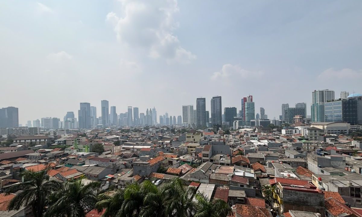 Minggu pagi, kualitas udara Jakarta masuk tiga terburuk di dunia