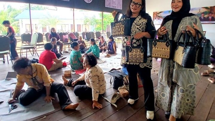 Pemkab Barito Utara minta perajin rotan ciptakan produk bernilai jual