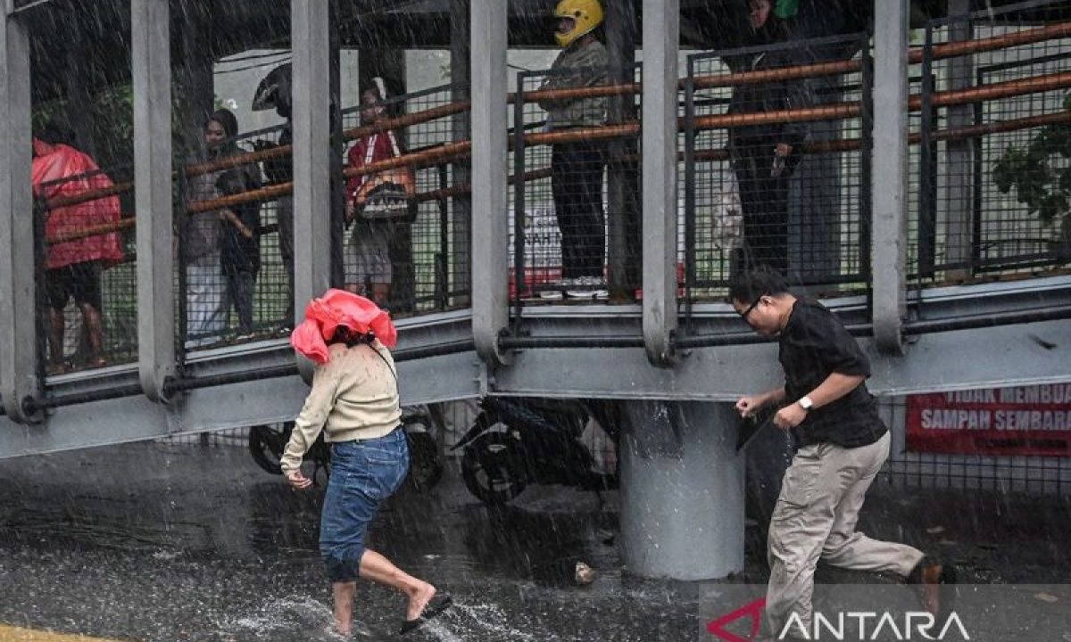 Jakarta diperkirakan hujan pada Rabu sore hingga malam