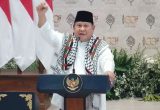 Prabowo teriakkan “Free Palestine” dan kenakan keffiyeh di Gontor