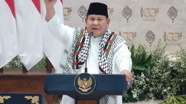 Prabowo teriakkan “Free Palestine” dan kenakan keffiyeh di Gontor