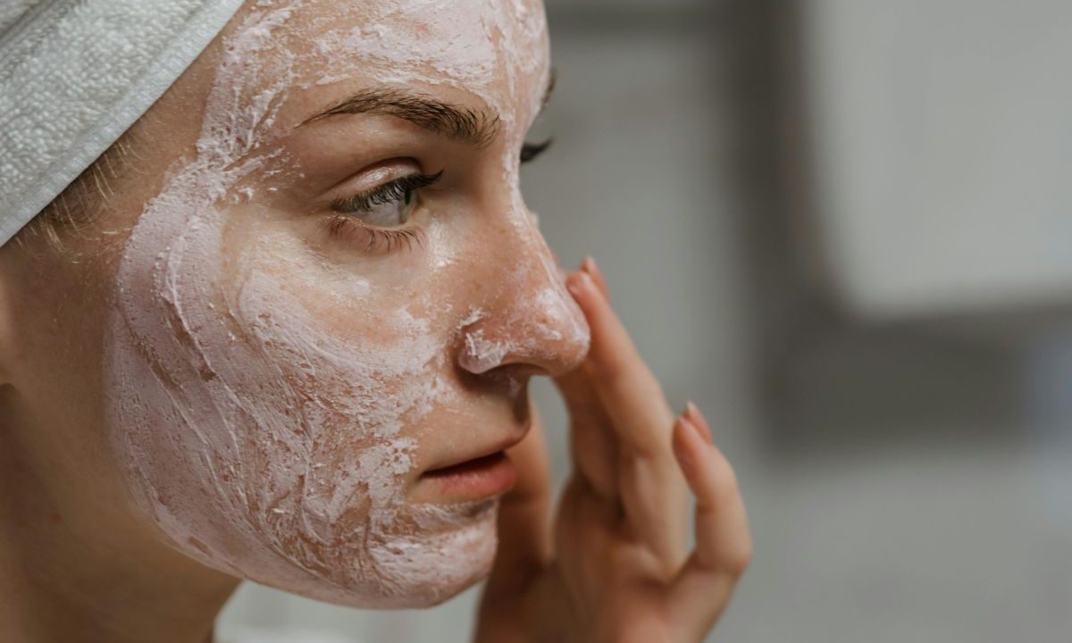 Cara double cleansing yang tepat untuk membersihkan wajah